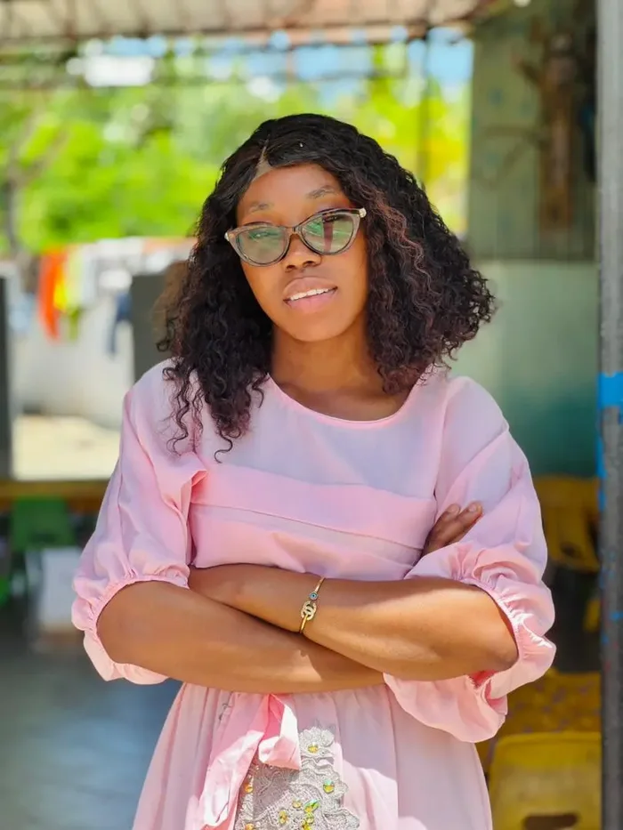 Esther Mbizi, assistante administrative