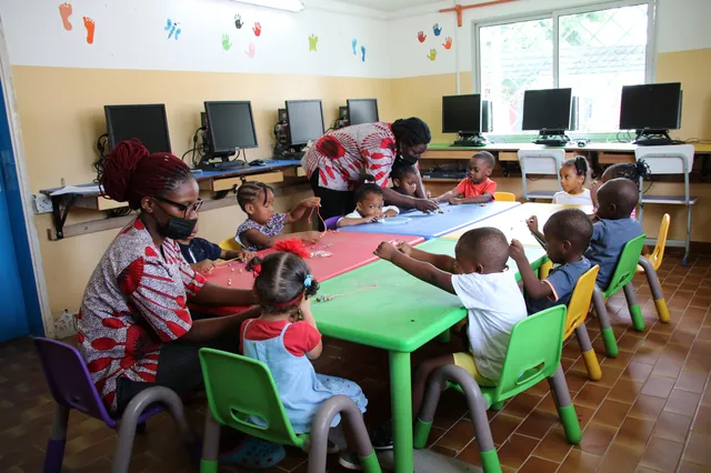 Atelier peinture murale avec les élèves de L'Eldorado