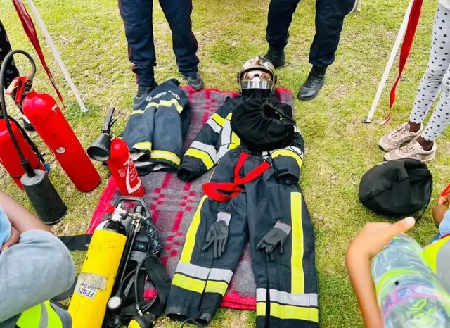 Démonstration du matériel des sapeurs-pompiers
